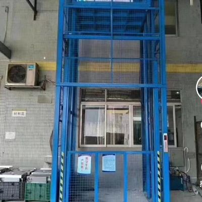 آسانسور بارگذاری انبار با ویژگی های قدرت و ایمنی سه مرحله ای بهبود یافته